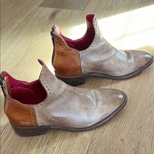Bed | Stu Bootie - Two Tone Brown with Heel Zipper

Size 10